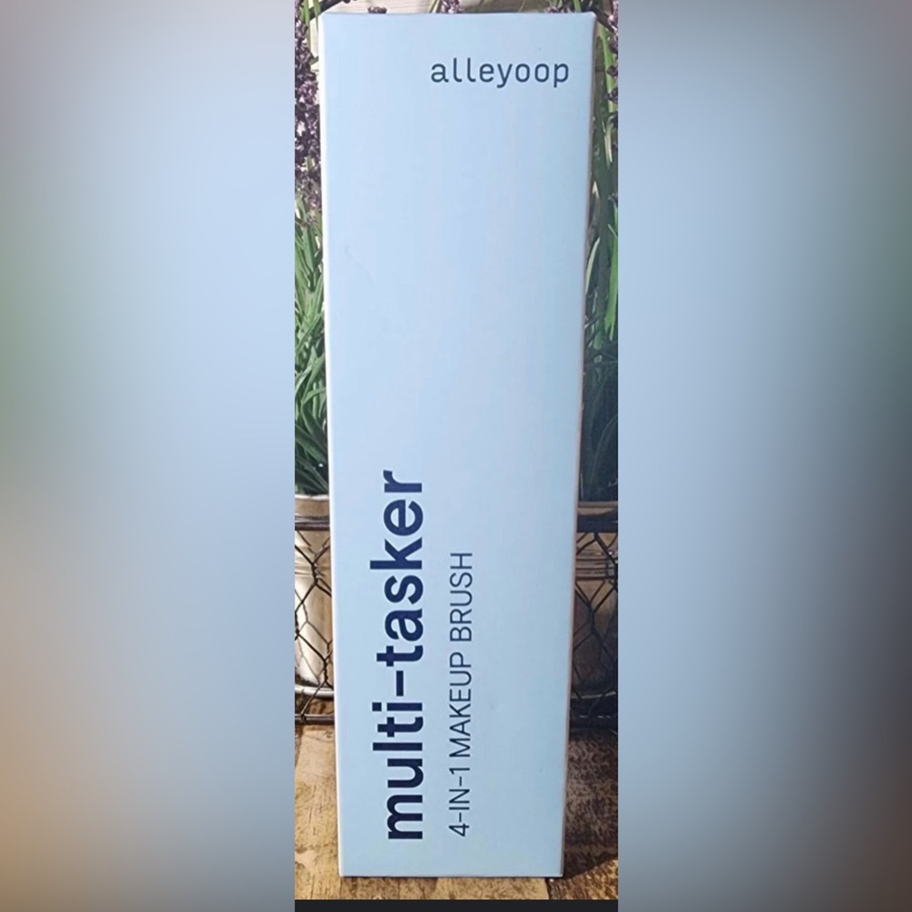 Alleyoop Multi-Tasker 4-in-1 Makeup Brush - Blue